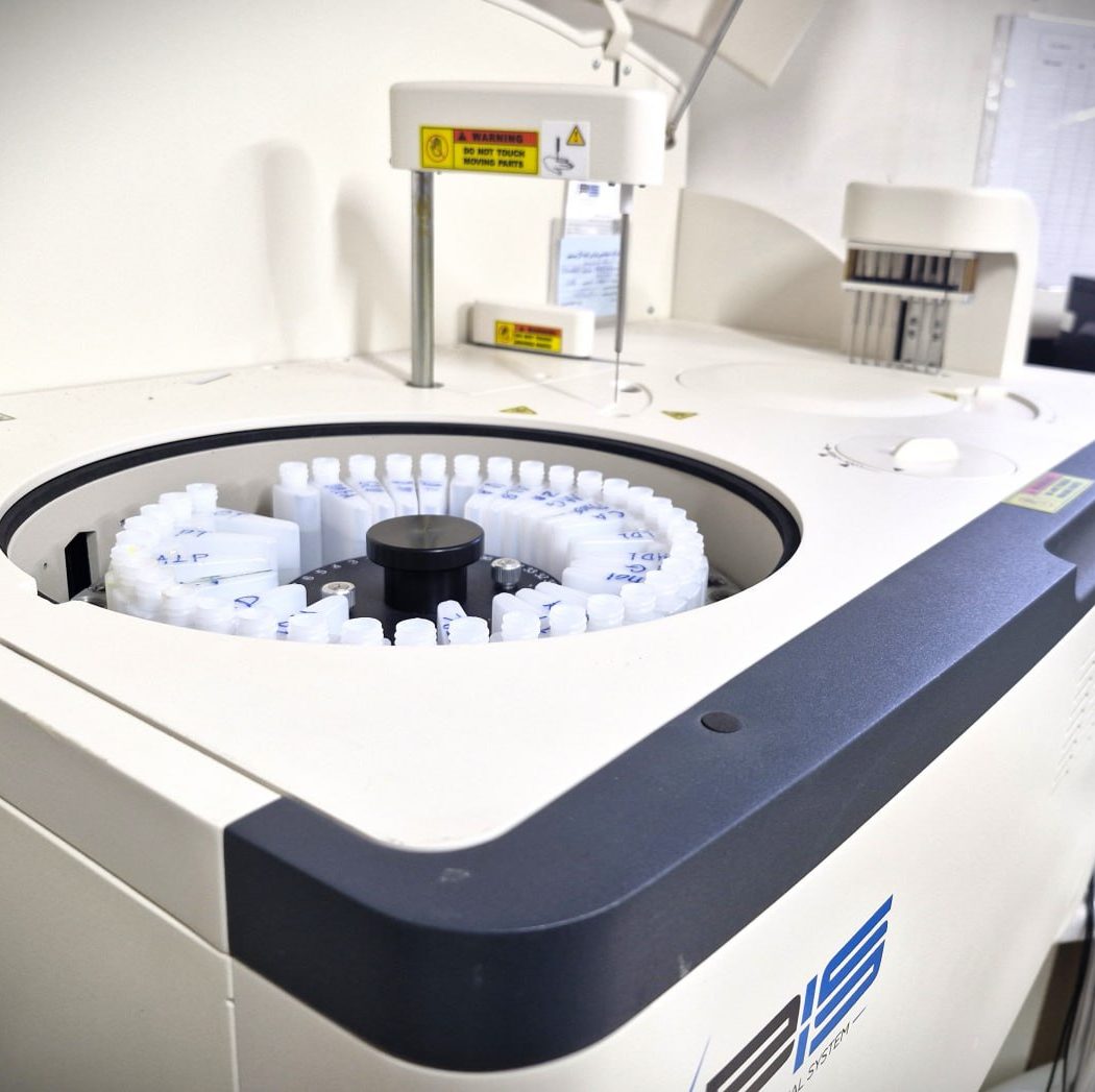 دستگاه PIS بخش بیوشیمی آزمایشگاه دکتر یاورمنش